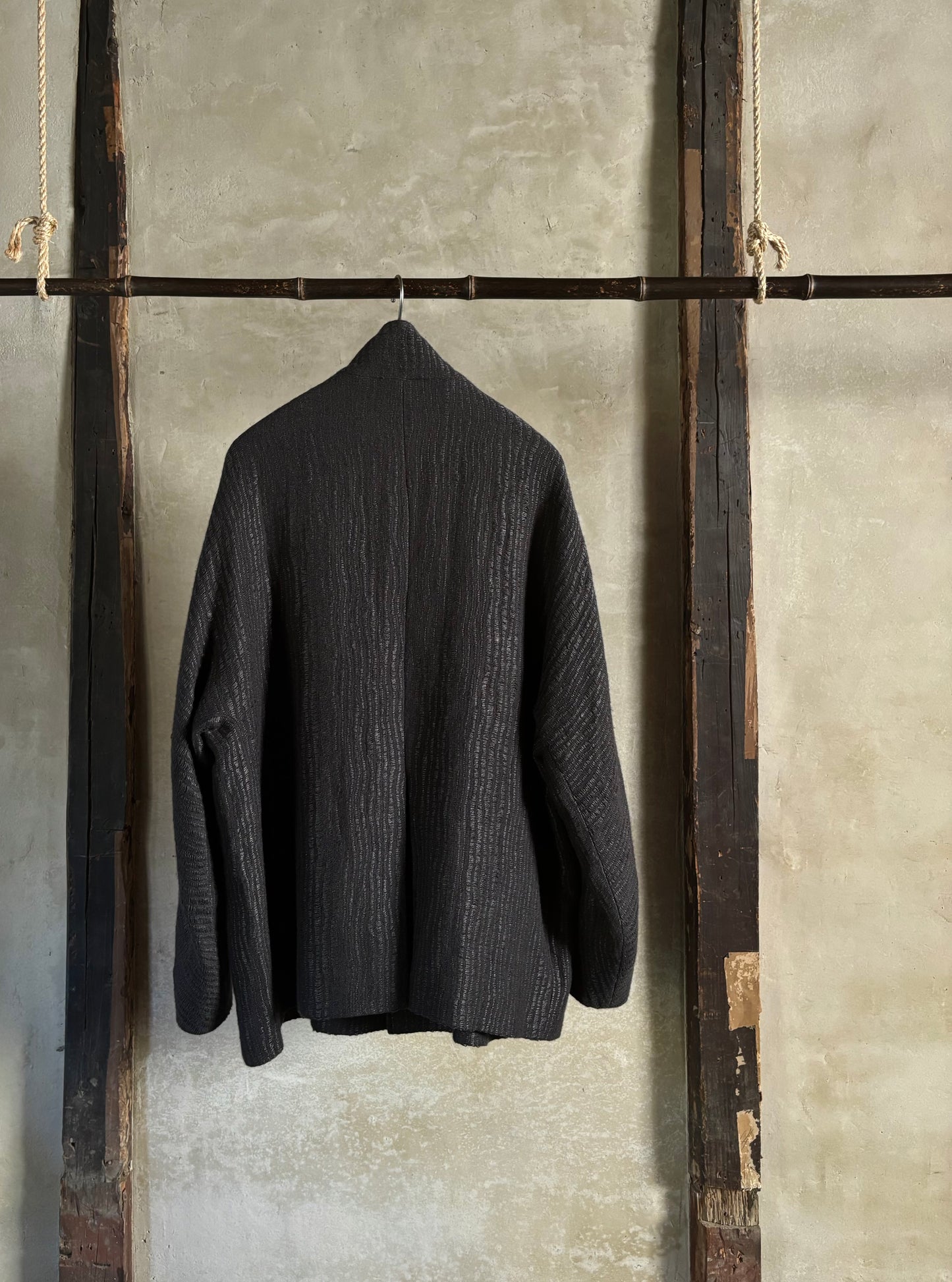 Shoulder free loose fit jacket