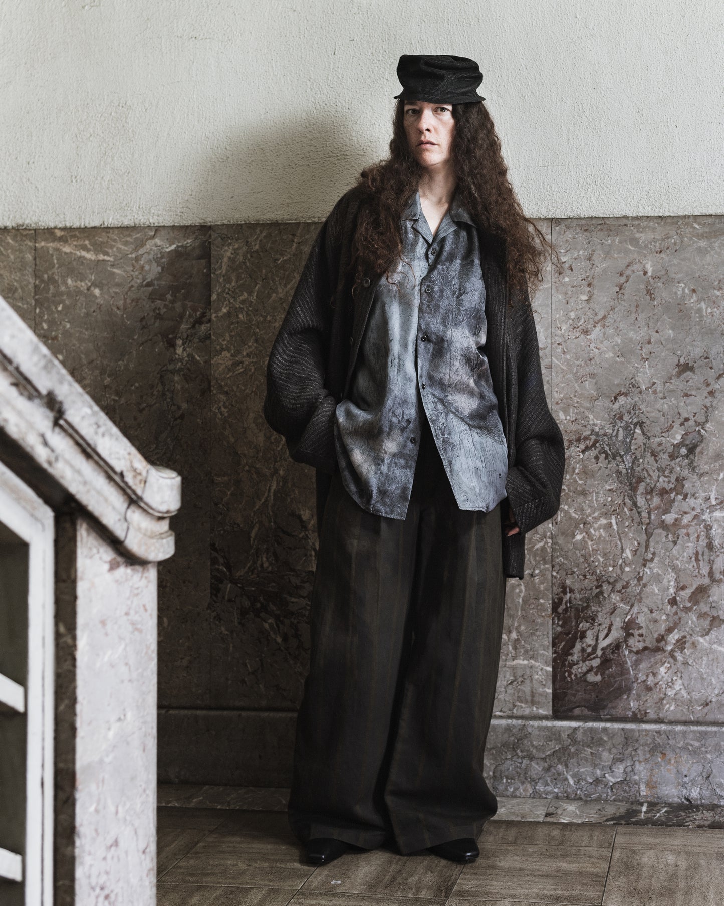 Shoulder free loose fit jacket