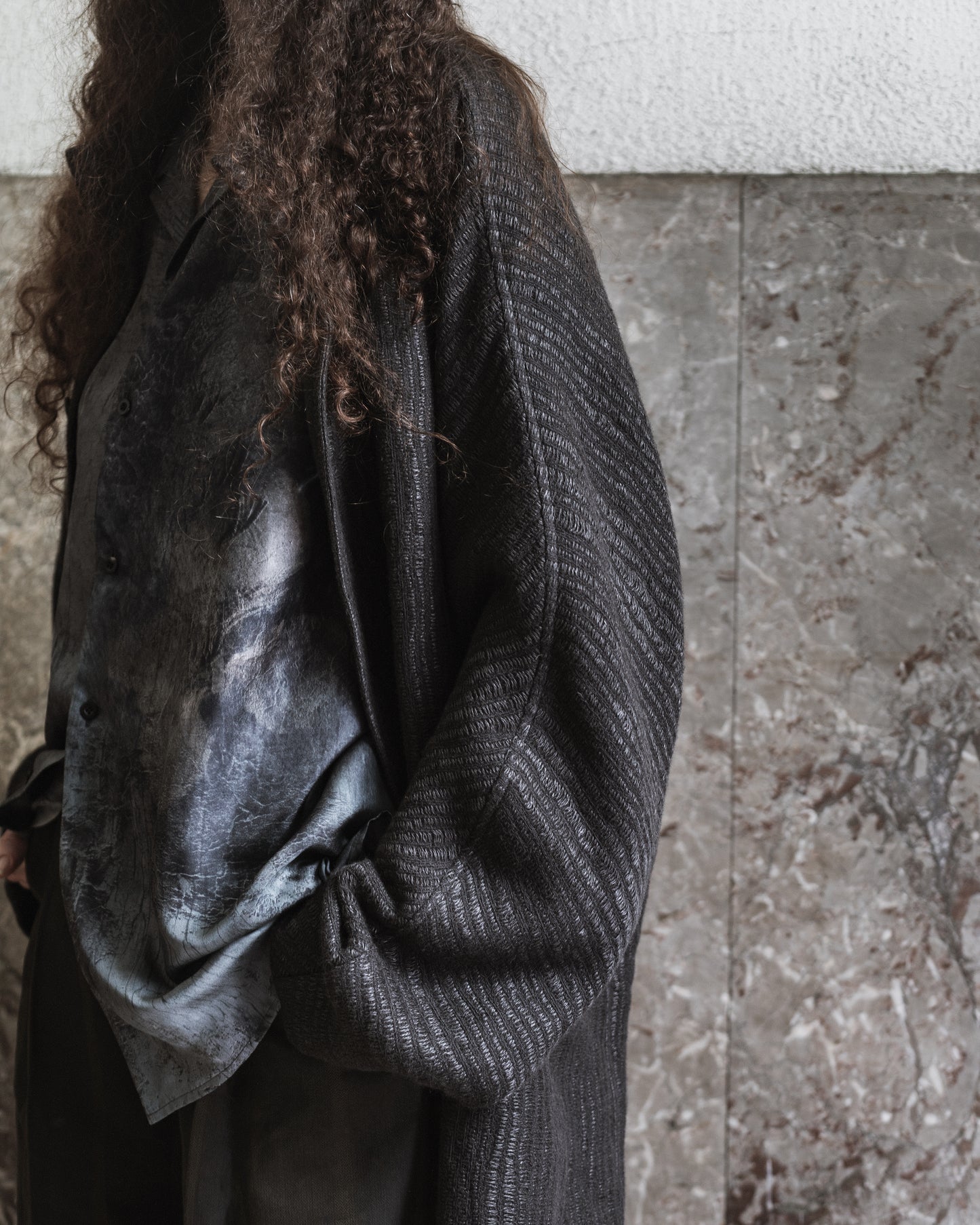 Shoulder free loose fit jacket