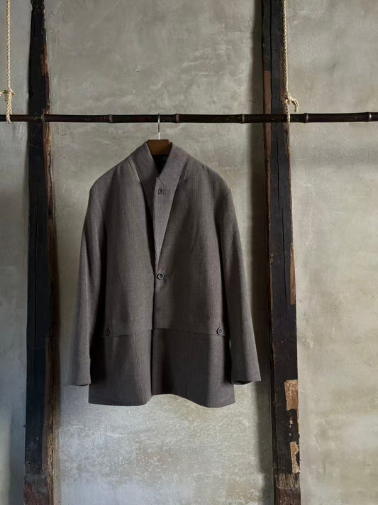 Rolling-out pocket blazer