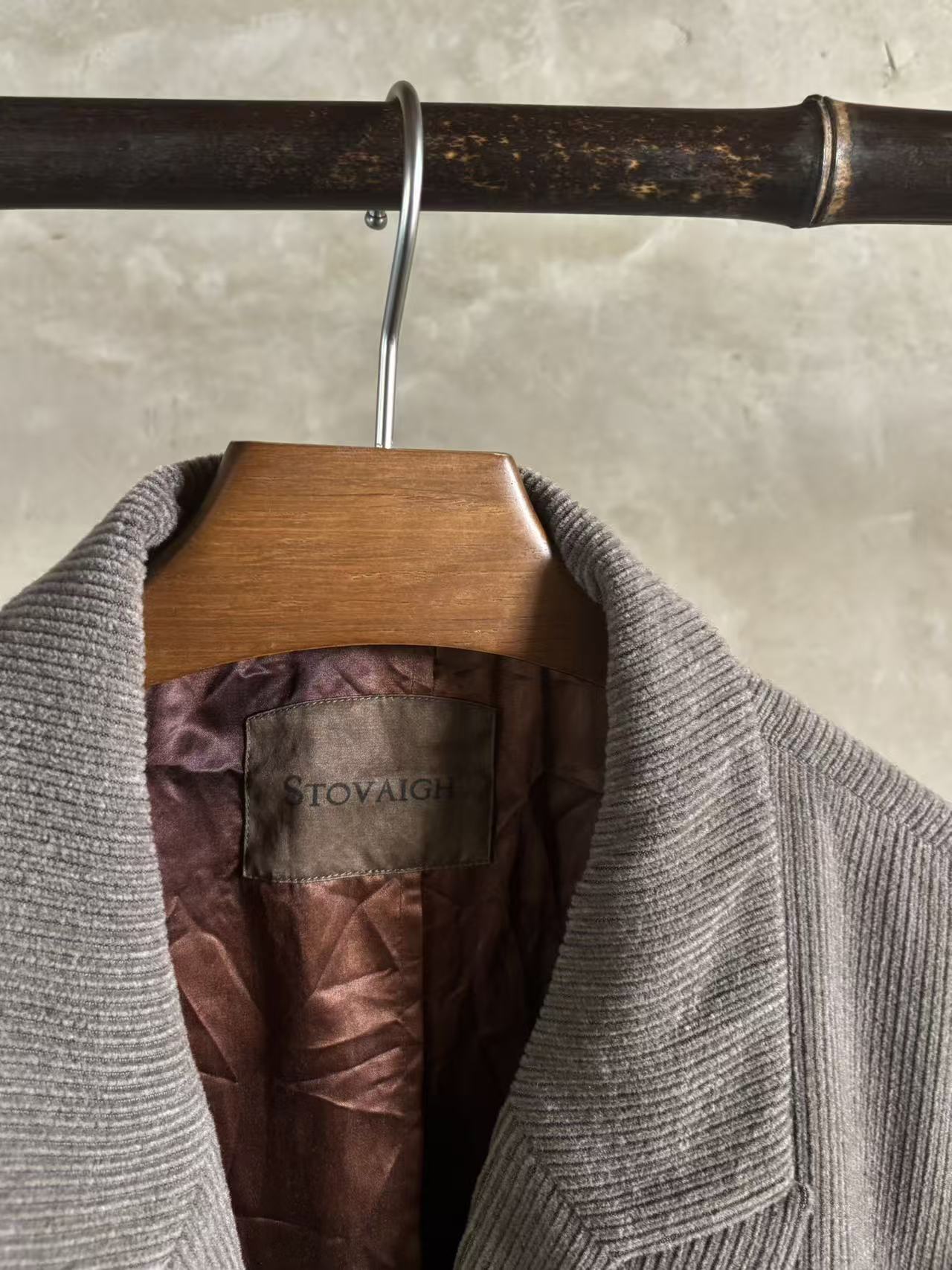 Rolling-out pocket blazer